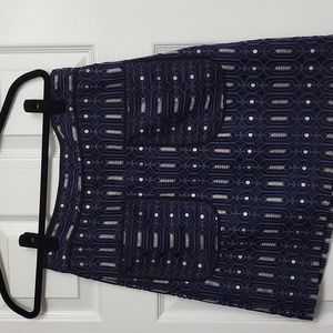 Beautiful blue skirt with pockets in the front.    Very lite weight.